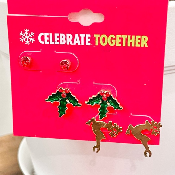 NWT Double layered silver red green necklace and holy reindeer stud earrings - Picture 3 of 5